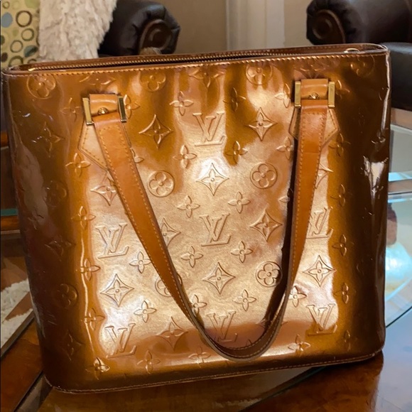 Louis Vuitton Handbags - AUTHENTIC Louis Vuitton Purse